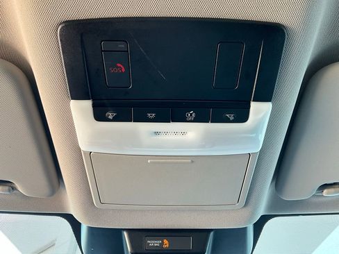 Used 2025 Nissan Rogue SV image 17