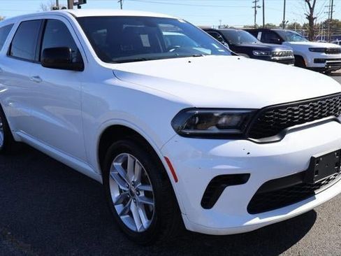 Used 2023 Dodge Durango GT image 2