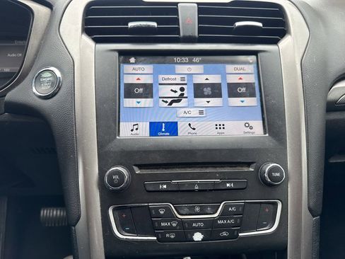 Used 2018 Ford Fusion SE w/ Fusion SE Technology Package FWD image 16