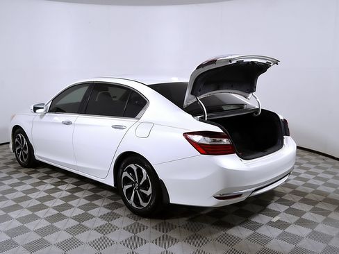 Used 2017 Honda Accord EX-L image 10