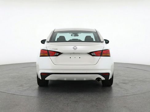 Used 2025 Nissan Altima 2.5 SV FWD image 7