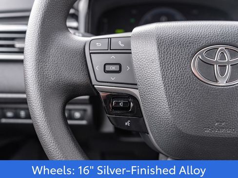 Used 2025 Toyota Camry LE FWD image 21