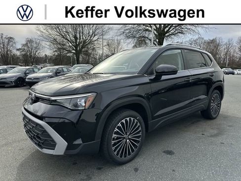 New 2026 Volkswagen Taos SE FWD image 1