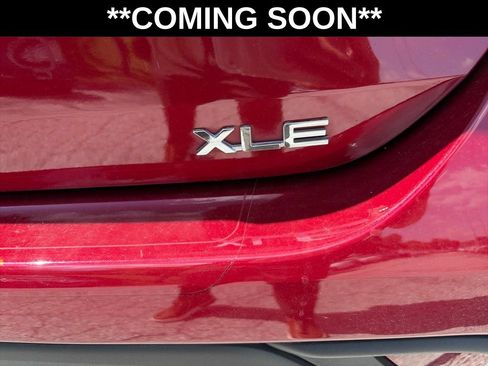 Used 2022 Toyota Highlander XLE AWD/4WD image 7