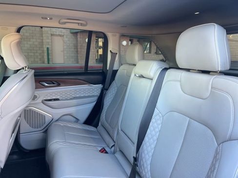 Used 2022 Jeep Grand Cherokee Summit w/ Luxury Tech Group V image 20