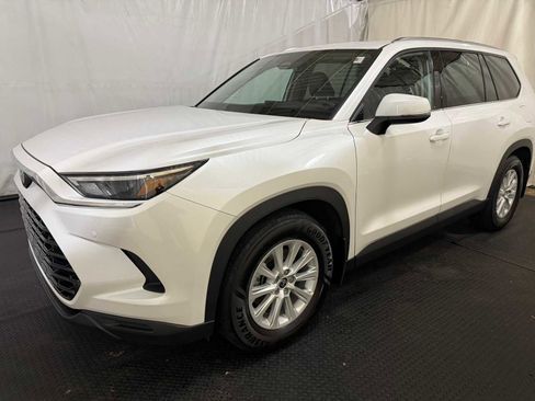 Certified 2024 Toyota Grand Highlander XLE image 6