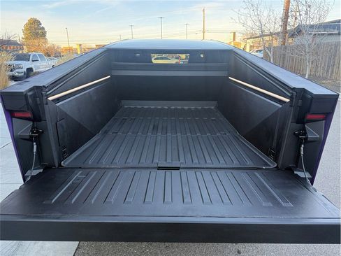 Used 2025 Tesla Cybertruck AWD Crew Cab image 38