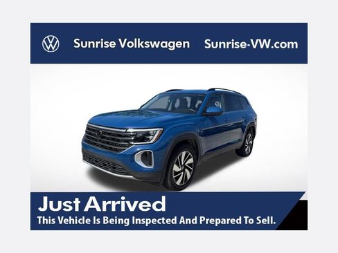 Used 2025 Volkswagen Atlas SE w/ Panoramic Sunroof Package FWD image 1
