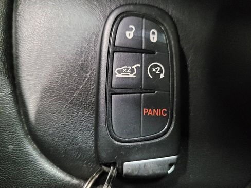 Used 2019 Jeep Cherokee Latitude Plus w/ Comfort/Convenience Group image 32