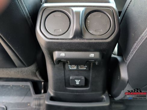 Used 2018 Jeep Wrangler Unlimited Sahara AWD/4WD image 27