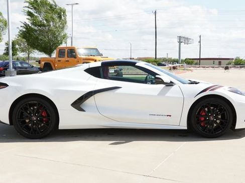 Used 2024 Chevrolet Corvette Stingray Coupe RWD image 10