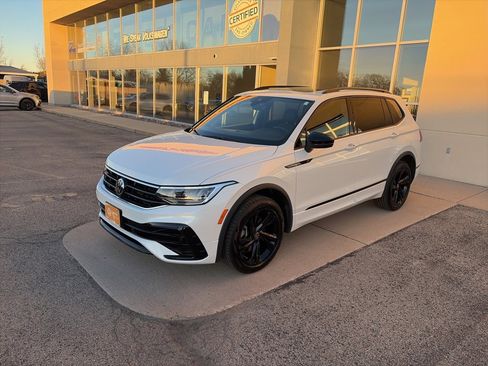 Certified 2024 Volkswagen Tiguan SE R-Line image 4