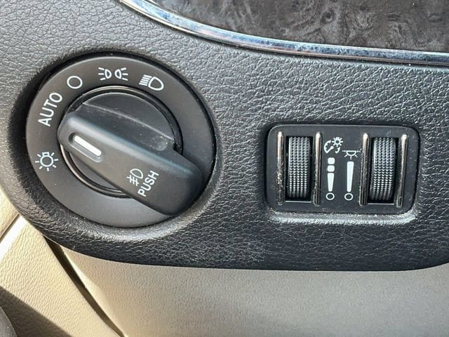 Used 2012 Chrysler Town & Country Touring w/ Entertainment Group #1 FWD image 36