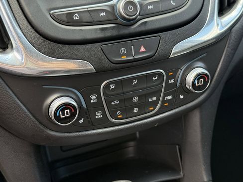 Used 2023 Chevrolet Equinox LT image 10