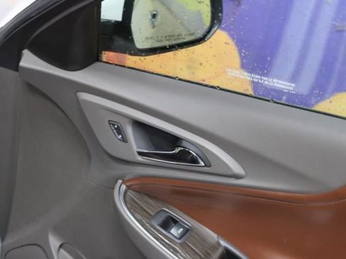 Used 2018 Chevrolet Malibu Premier w/ Premier Sport Package FWD image 9