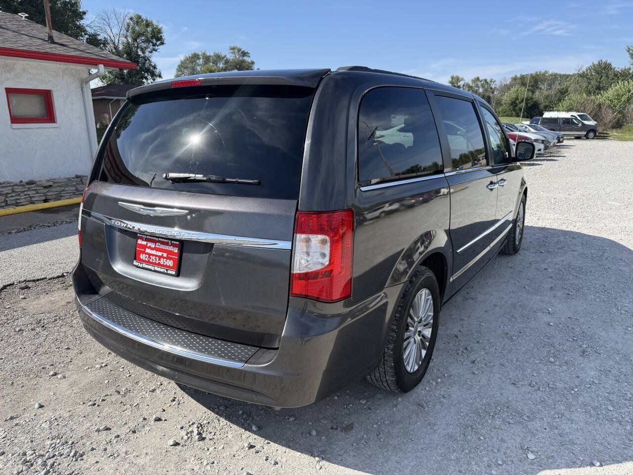 Used 2016 Chrysler Town & Country Touring-L w/ Driver Convenience Group FWD image 3