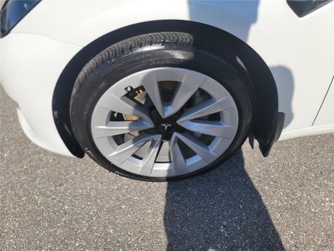 Used 2023 Tesla Model 3 Standard Range image 9