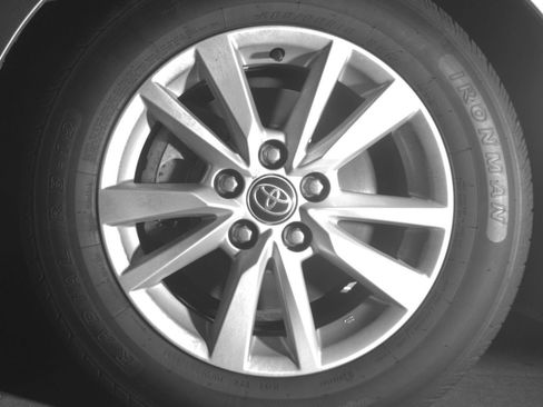 Used 2025 Toyota Camry LE FWD image 15