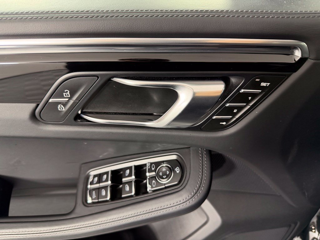 Certified 2025 Porsche Macan S AWD/4WD image 19