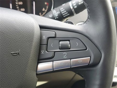 Certified 2021 Cadillac XT4 Premium Luxury image 23