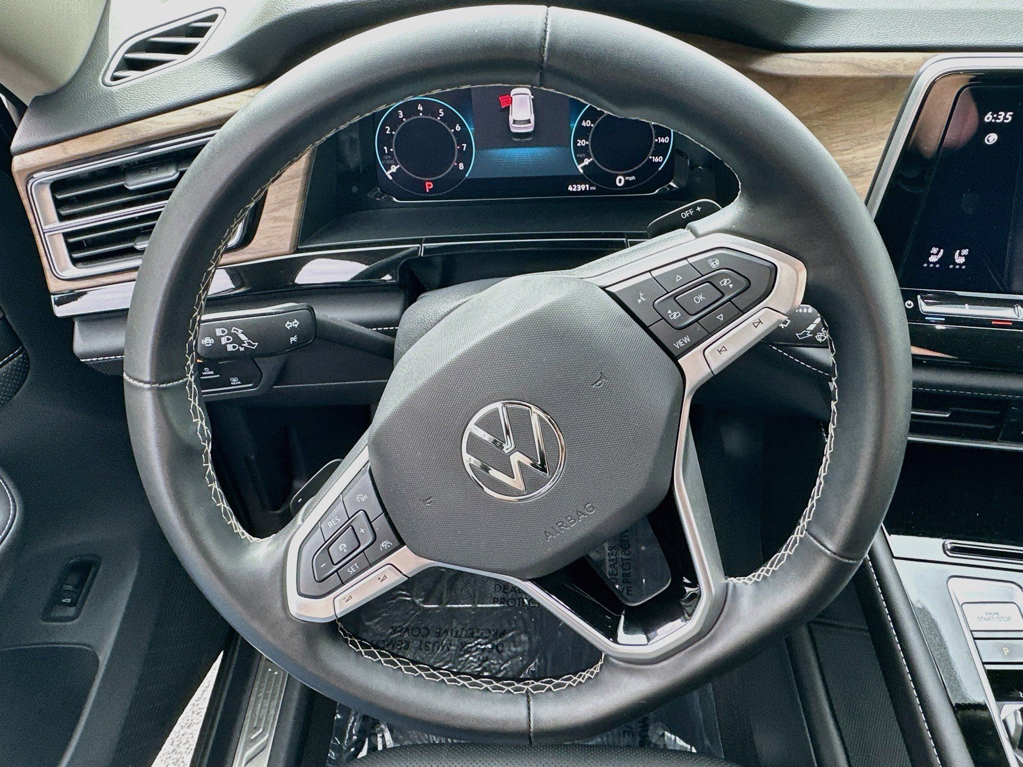 Used 2025 Volkswagen Atlas SE AWD/4WD image 17