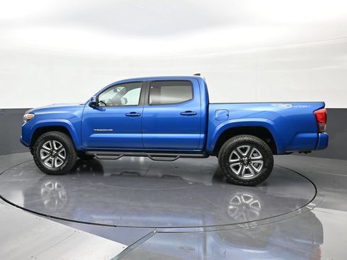 Used 2016 Toyota Tacoma TRD Sport w/ Towing Package RWD image 2