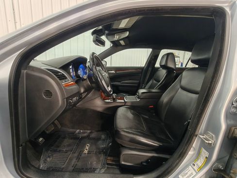 Used 2013 Chrysler 300 w/ Driver Convenience Group image 24