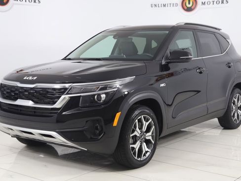 Used 2023 Kia Seltos EX AWD/4WD image 5