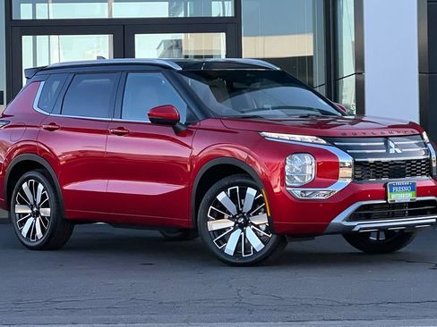 New 2026 Mitsubishi Outlander SEL image 3