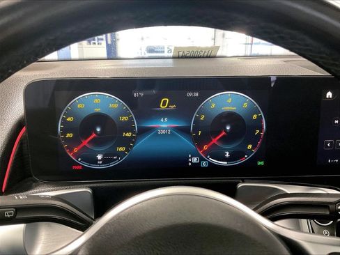 Used 2023 Mercedes-Benz GLB 250 4MATIC w/ Premium Package image 25