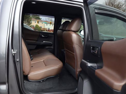 Used 2018 Toyota Tacoma Limited AWD/4WD image 29