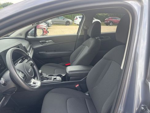 Used 2025 Kia Sportage LX image 22
