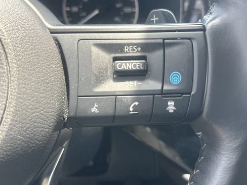Used 2025 Nissan Pathfinder SV FWD image 21