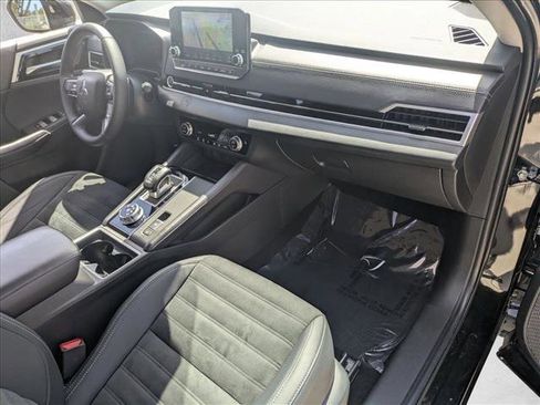 Used 2024 Mitsubishi Outlander SE image 21