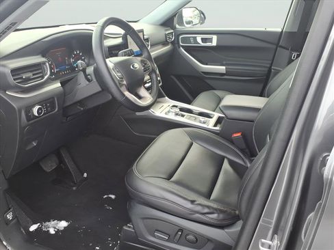 Used 2023 Ford Explorer XLT w/ Equipment Group 202A image 13