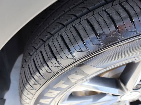 Used 2022 Volkswagen Tiguan SE image 48