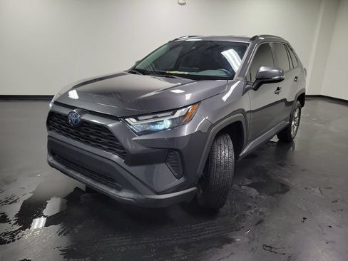 Used 2023 Toyota RAV4 LE AWD/4WD image 4