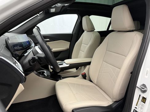 Used 2025 BMW X2 xDrive28i image 9