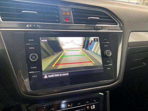 Used 2023 Volkswagen Tiguan SE image 18