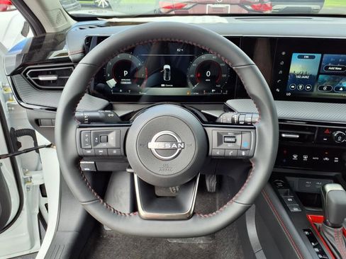 New 2025 Nissan Kicks SR FWD image 12
