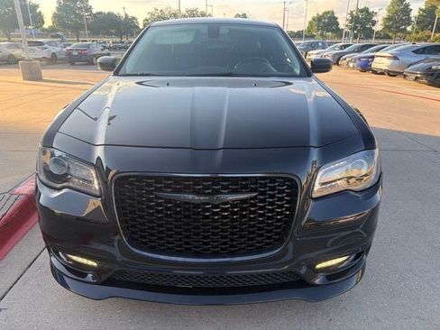 Used 2022 Chrysler 300 Touring L RWD image 2