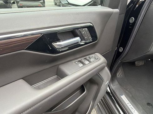 New 2026 Chevrolet Suburban Premier w/ Sun And Tow Package AWD/4WD image 13