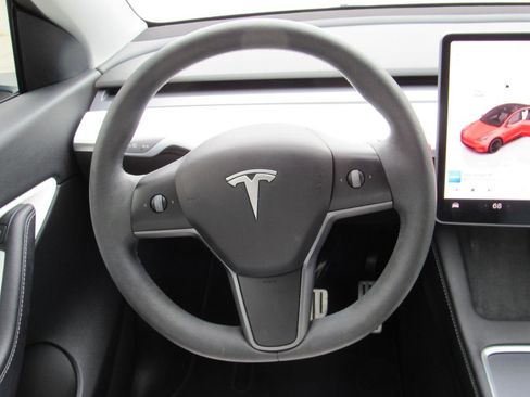 Used 2022 Tesla Model Y Performance image 15