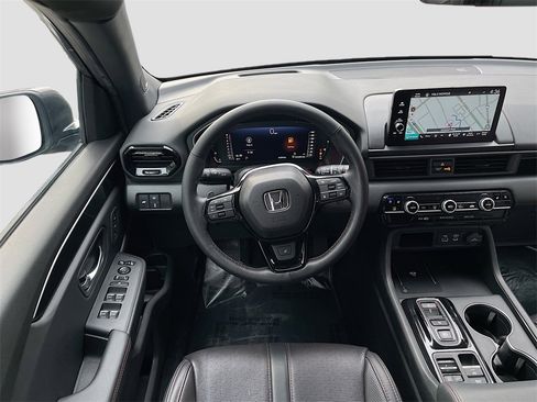 Used 2025 Honda Pilot Black Edition image 24