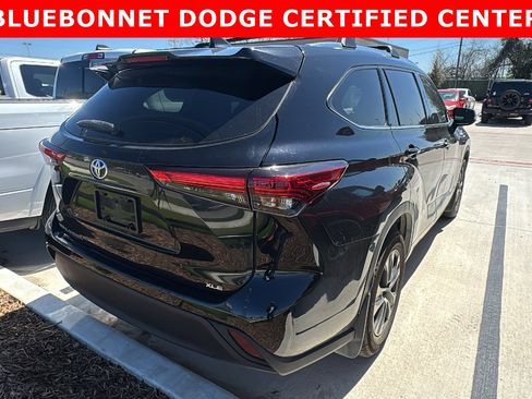 Used 2020 Toyota Highlander XLE image 4