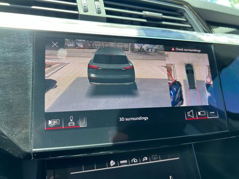 Used 2021 Audi e-tron Premium w/ Convenience Plus Package AWD/4WD image 27