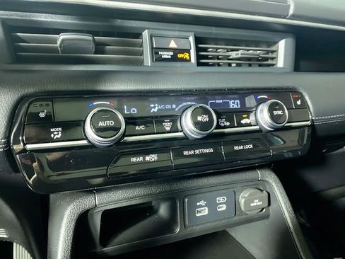 Used 2024 Honda Pilot Touring image 9