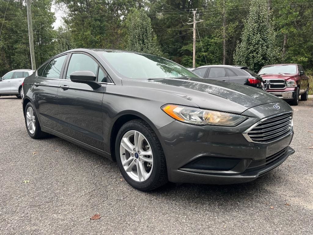 Used 2018 Ford Fusion SE FWD image 3