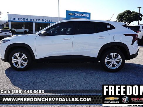 New 2026 Chevrolet Trax LS FWD image 4