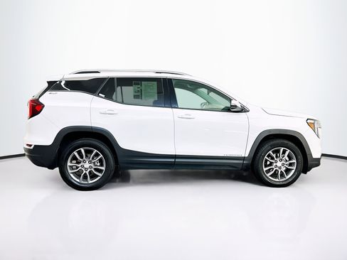 Used 2024 GMC Terrain SLT image 10
